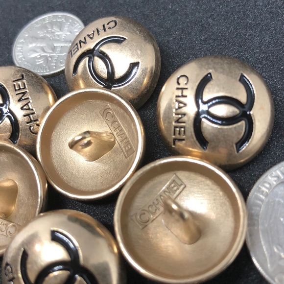 Chanel metal buttons. - Picture 4 of 4
